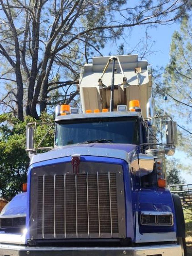 Used 2016 Kenworth T800 Day Cab Truck • Heavy-Duty Diesel