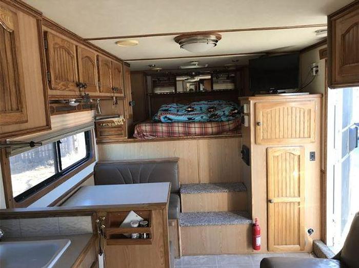 Used 2003 Sundowner Sunlite 725 Three Horse Trailer with Living Quarters