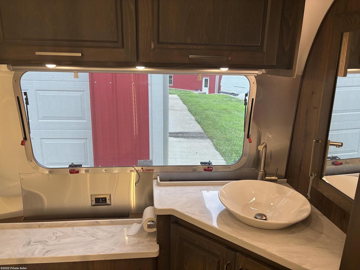 Used 2023 Airstream Classic 33