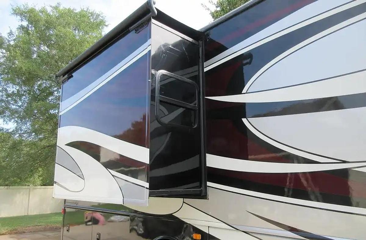 Used 2017 Fleetwood Pace Arrow LXE 38K Class A Motorhome