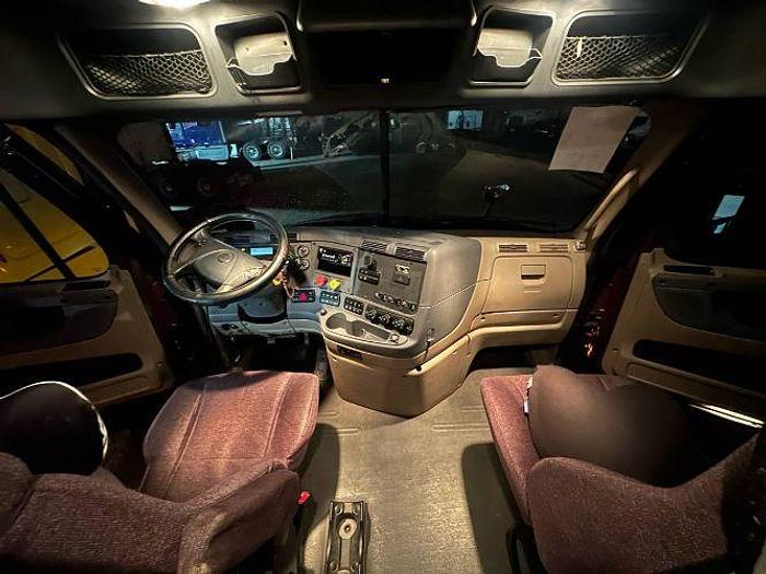 Used 2018 Freightliner Cascadia 125