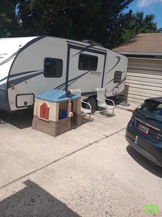 Used 2018 Venture Sonic 24' Travel Trailer – Sleeps 6 – Full Bathroom – Full-Length Awning – Excellent Condition