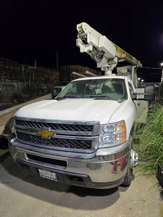 Used 2014 Chevrolet 3500 HD Bucket Truck
