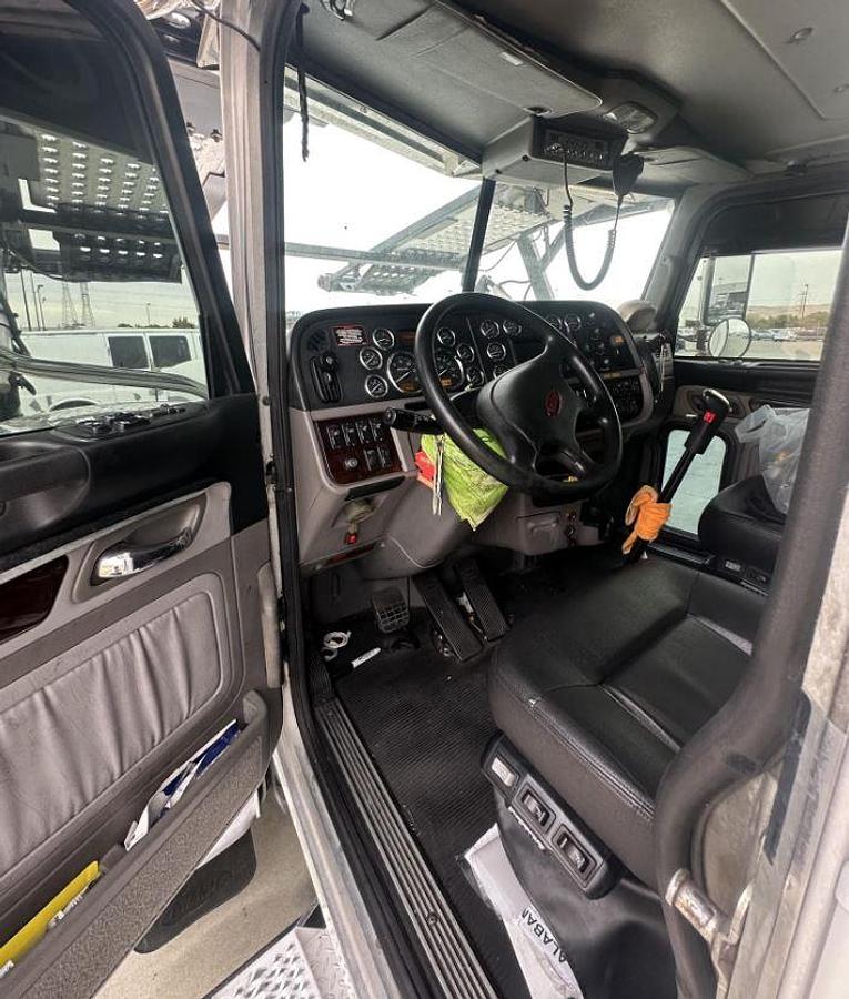 Used 2015 Peterbilt 389