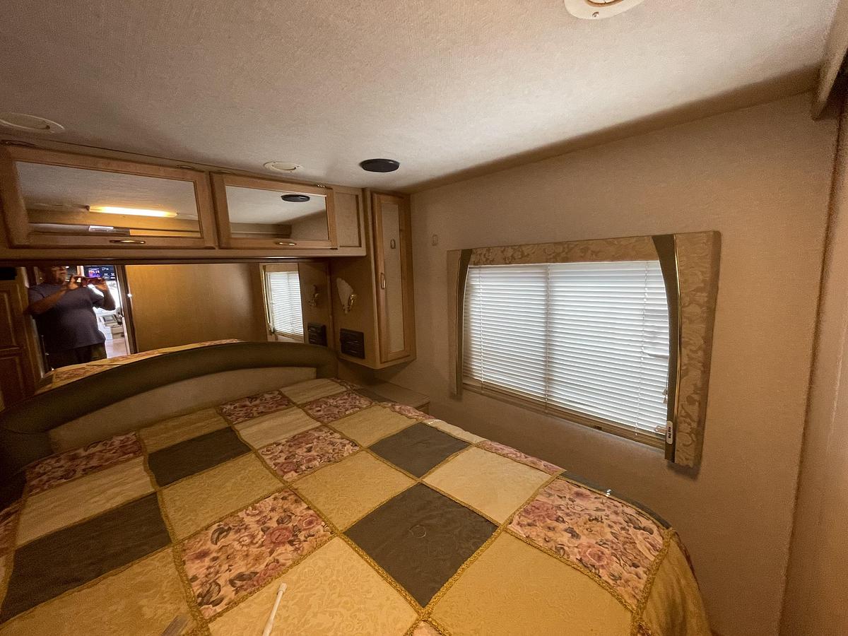 Used 2002 National Tradewinds Class A Motorhome