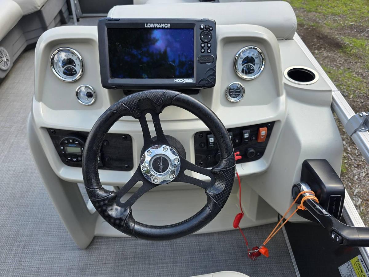 Used 2021 Smoker Craft Sun Chaser Vista 20 LR Pontoon Boat with Trailer