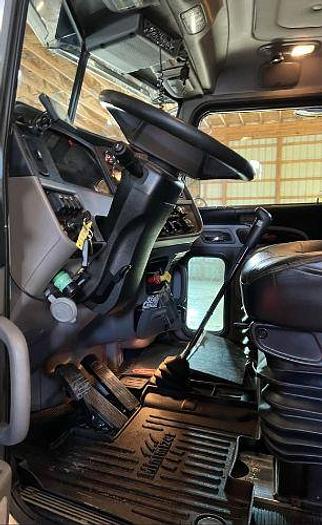 Used 2025 Peterbilt 389