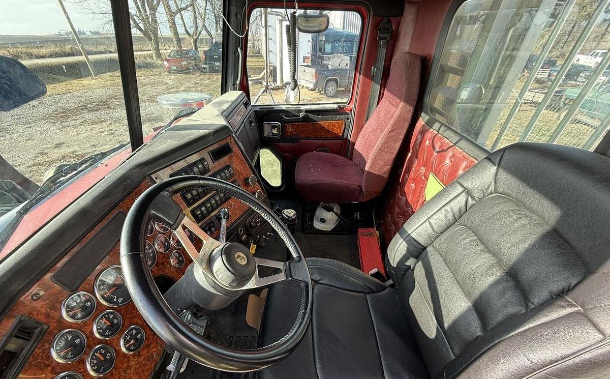 Used 2011 Western Star 4900 Day Cab