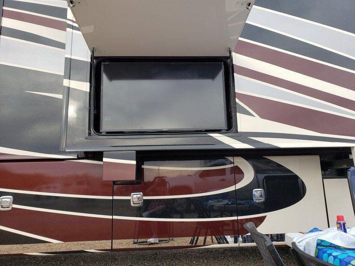 Used 2018 Holiday Rambler Endeavor XL 38N  360 XCM Diesel Pusher Motorhome