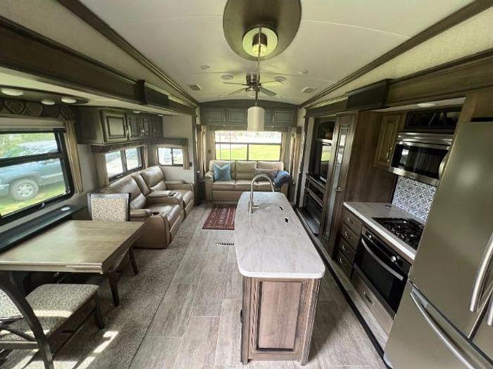 Used 2018 Keystone Montana 3721RL