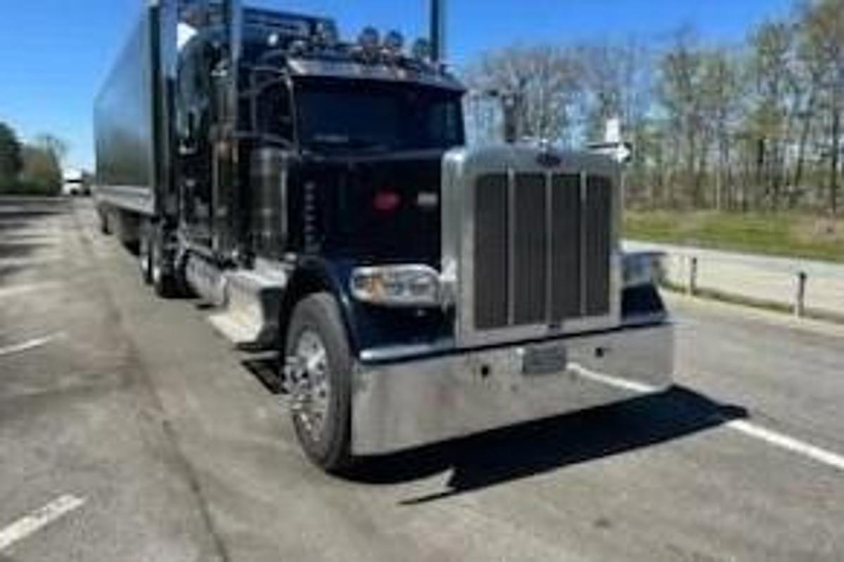 Used 2024 Peterbilt 389 Sleeper Semi Truck