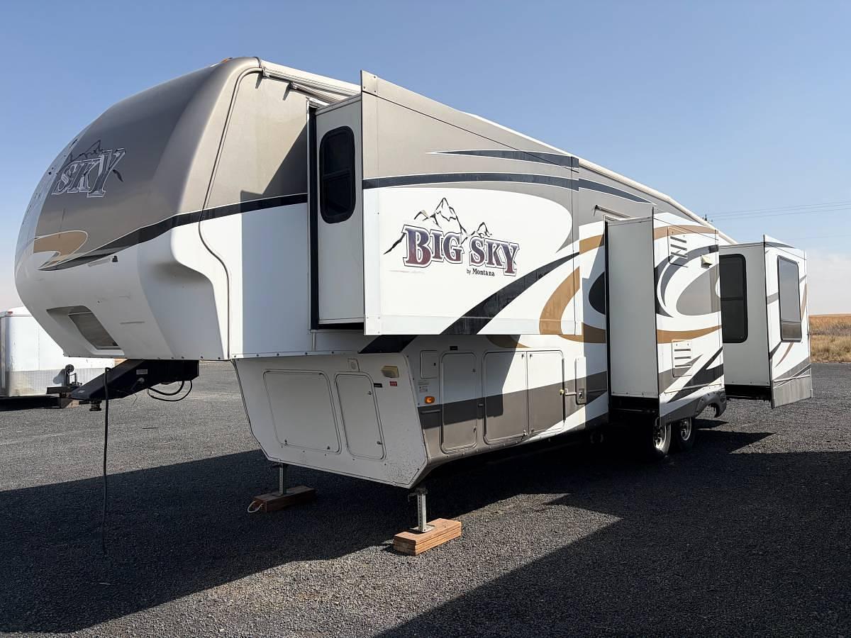 Used 2009 Keystone Montana Big Sky Fifth Wheel