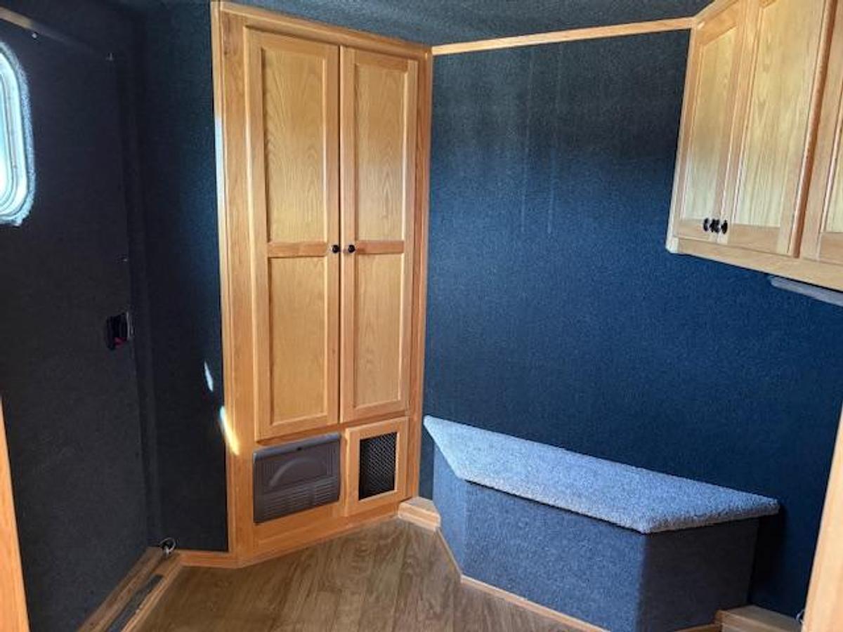 Used 2004 4 Star 2 Horse