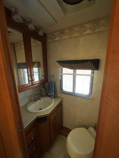 Used 2004 Country Coach Inspire 300 Sienna