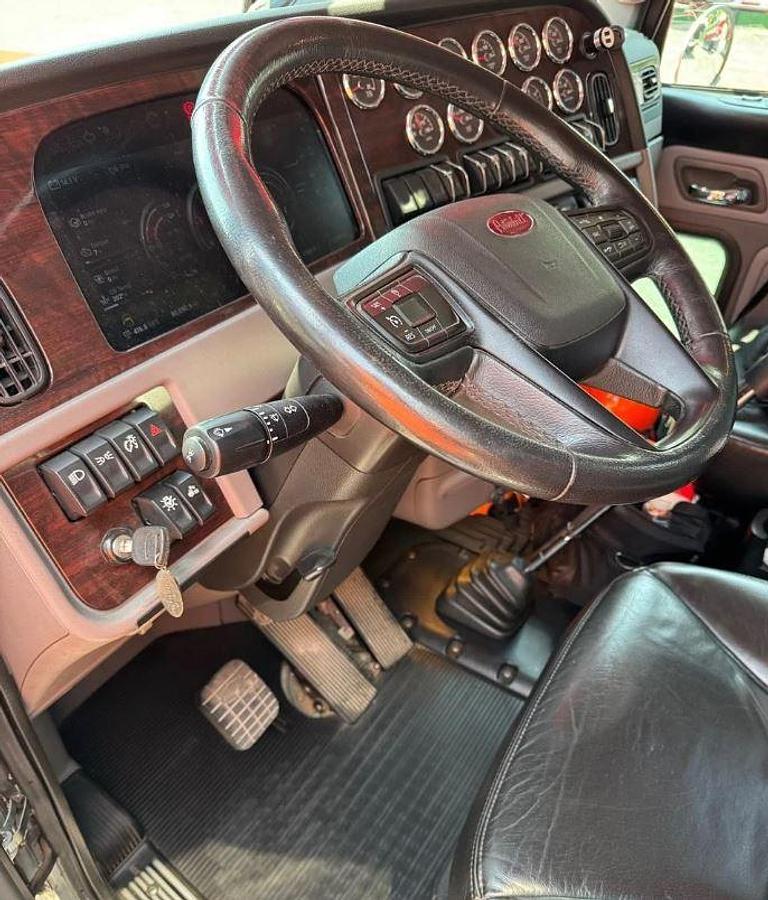 Used 2023 Peterbilt 389 Day Cab Semi Truck