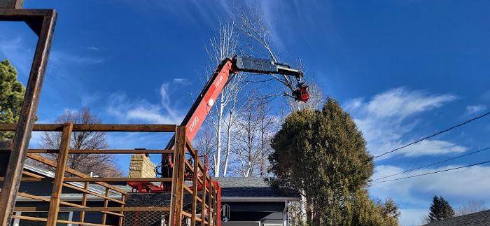 Used 2006 STERLING LT9500 with a Fassi F330SE Crane