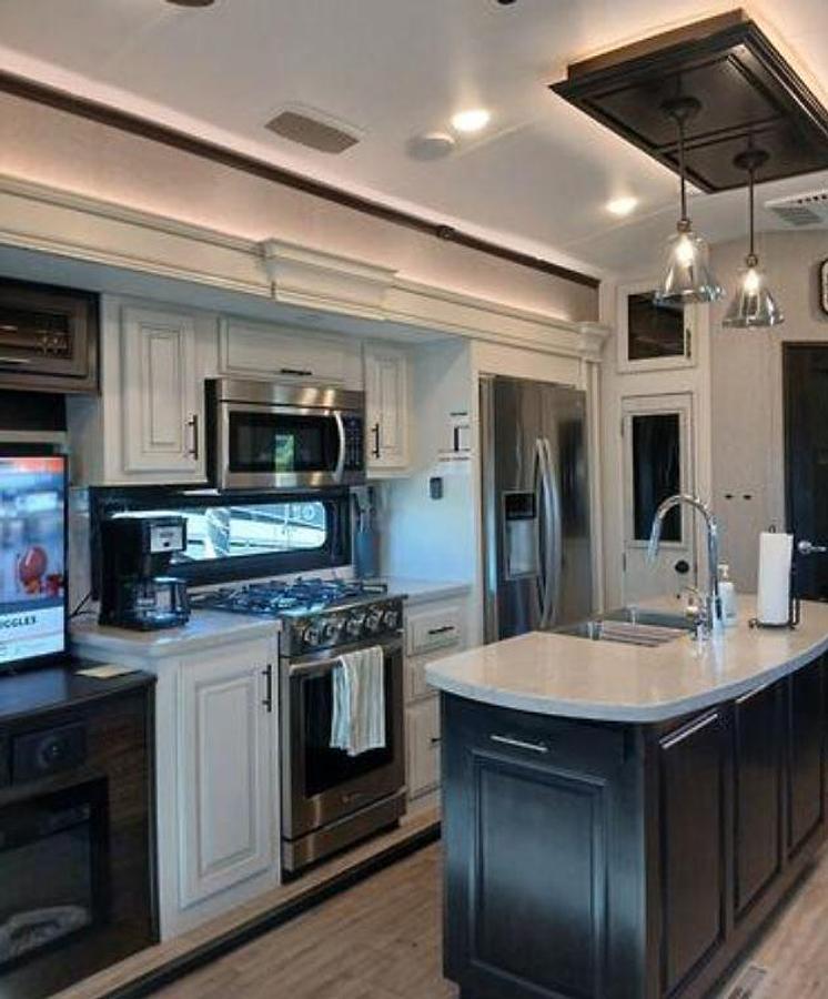 Used 2021 Jayco Pinnacle 36FBTS Fifth Wheel