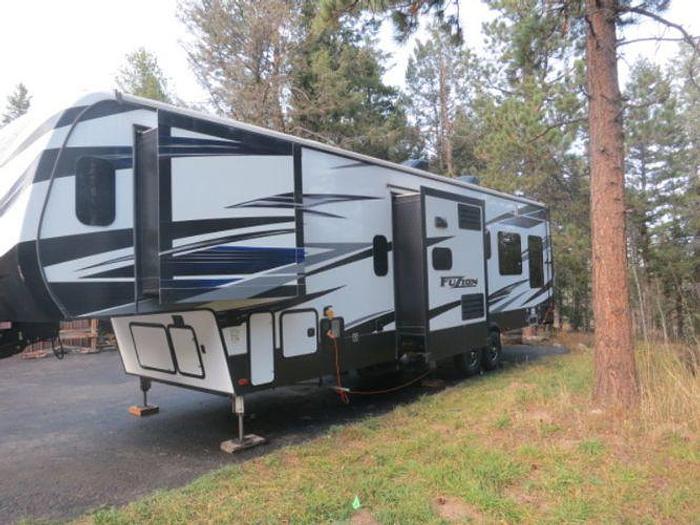 Used 2019 Keystone Fuzion 373