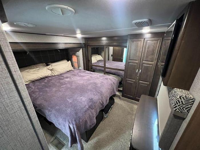 Used 2019 Keystone Alpine 3500RL