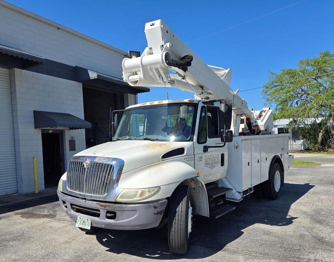 Used 2005 ALTEC TA45M-T50 MOUNTED ON 2005 INTERNATIONAL DURASTAR 4300