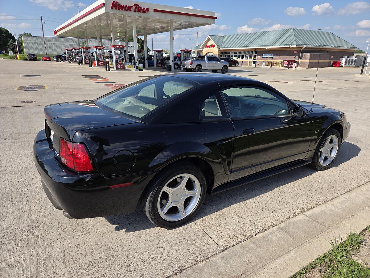 Used 2000 Ford Mustang GT