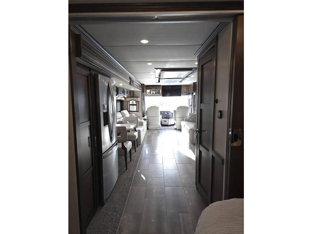 Used 2022 Newmar Ventana 4369