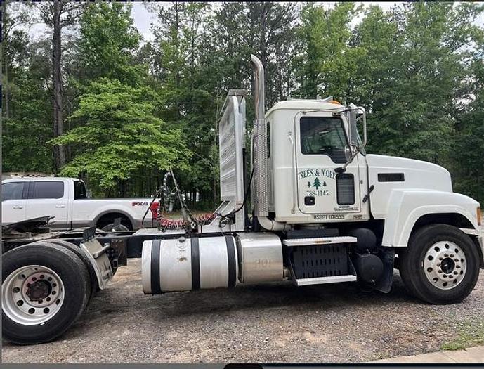 Used 2015 Mack Pinnacle CHU613