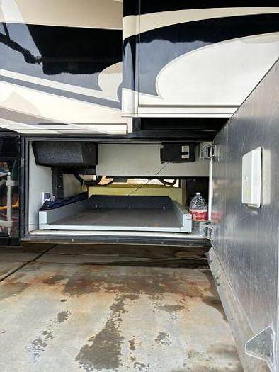 Used 2008 Fleetwood Revolution LE 40E