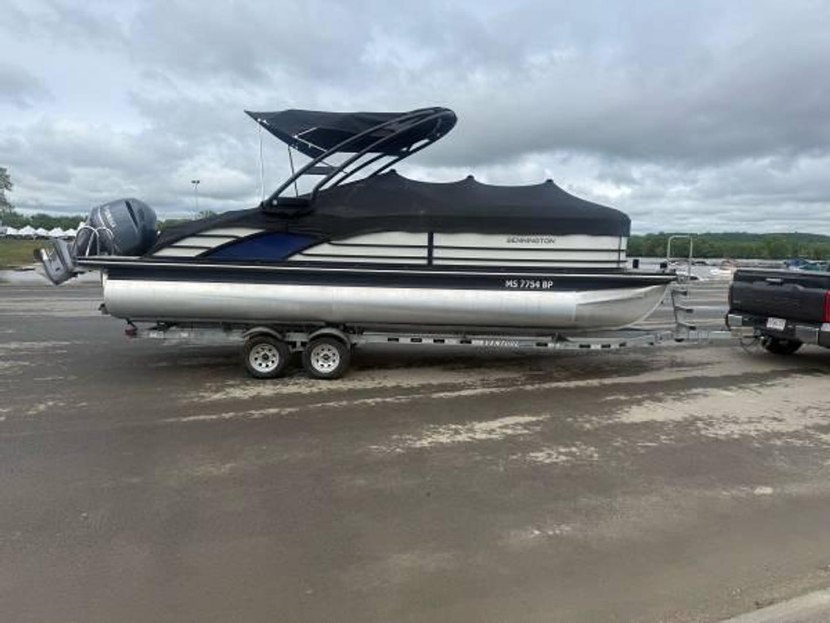 Used 2021 Bennington 23RSB Pontoon Boat