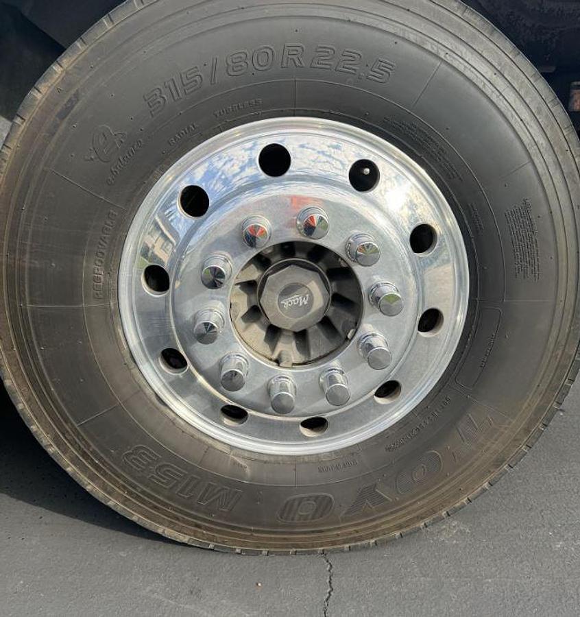 Used 2015 MACK PINNACLE CHU613 Day Cab