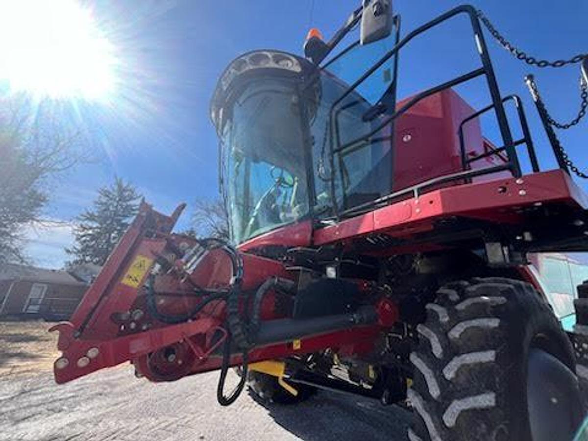 Used 2013 CASE IH 7230 Combine