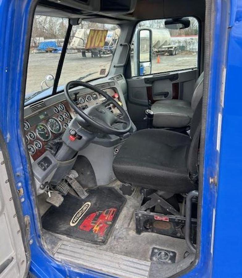 Used 2017 Freightliner Columbia 120