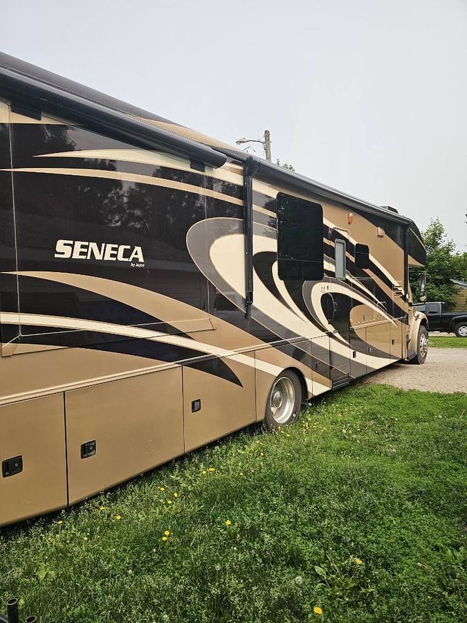 Used 2014 Jayco Seneca 36FK
