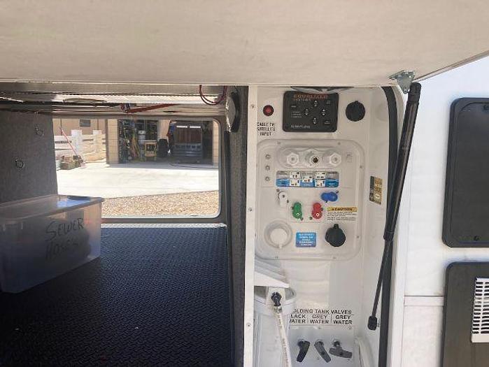 Used 2021 Jayco North Point 387RDFS