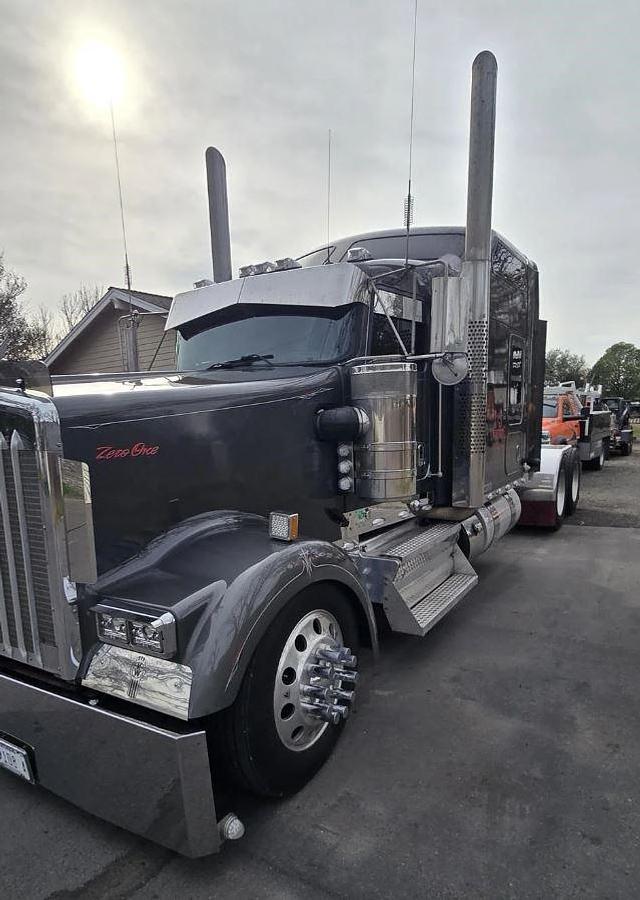 Used 2020 Kenworth W900l