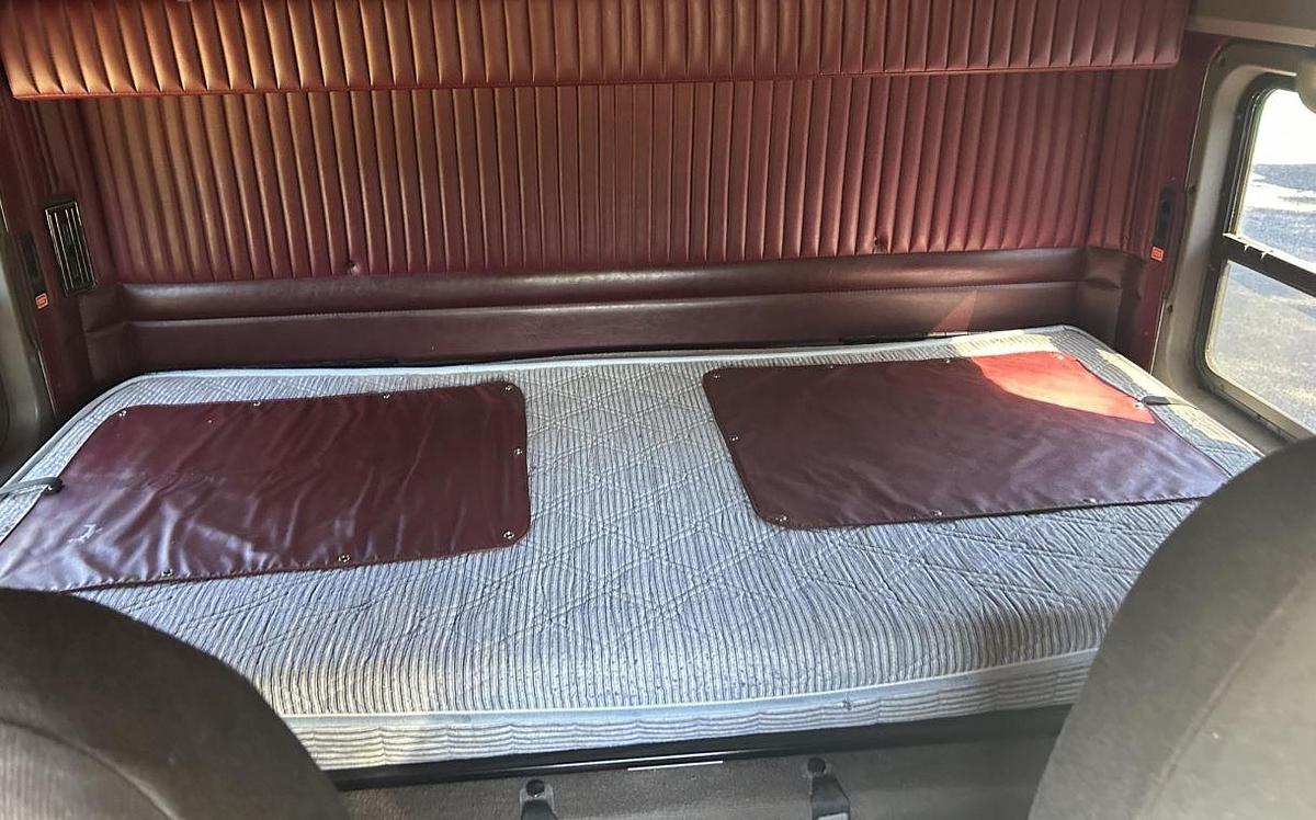 Used 2014 KENWORTH T660 Conventional Sleepe Semi