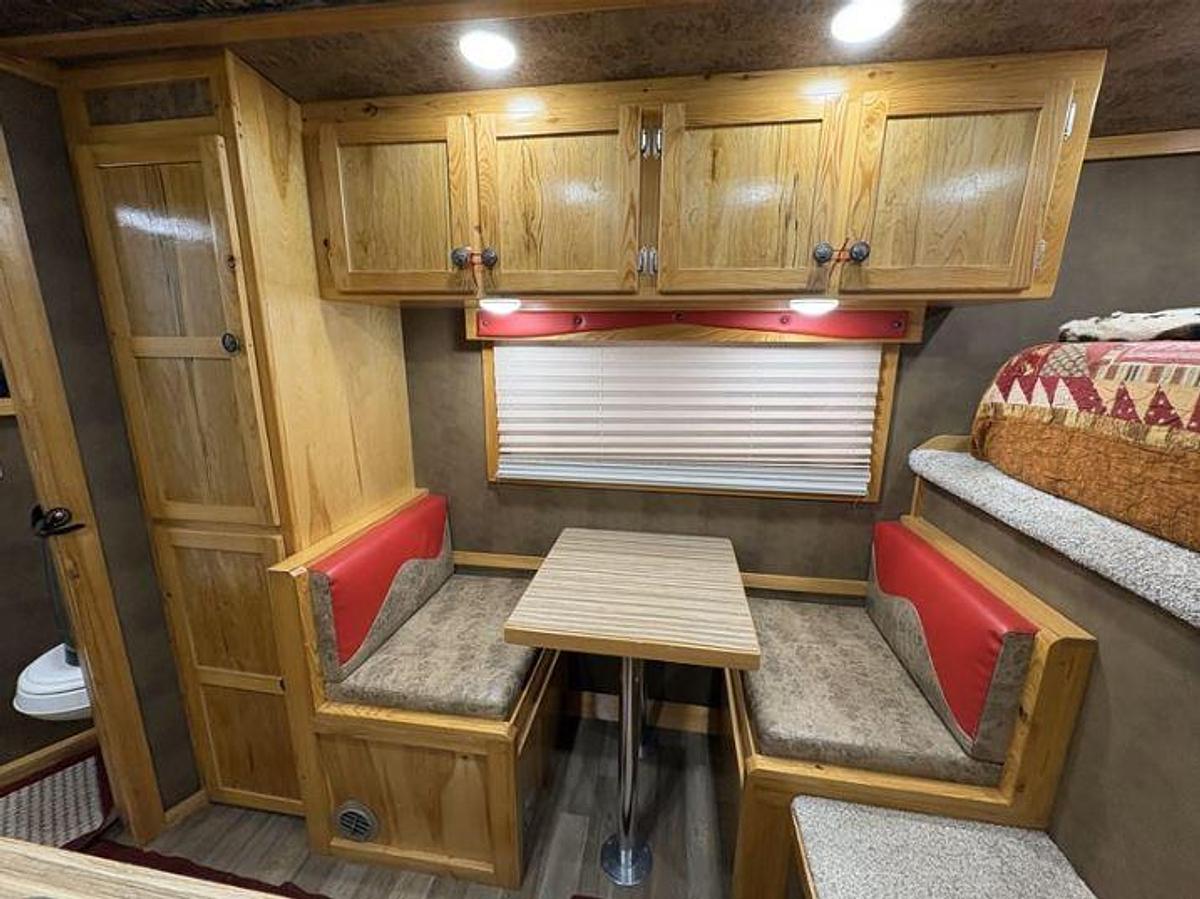 Used 2007 Elite 3 Horse Slant Trailer