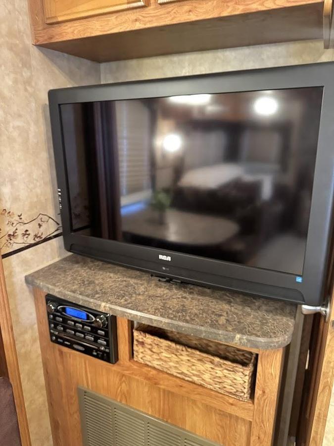 Used 2010 Jayco Eagle 320RLDS Travel Trailer