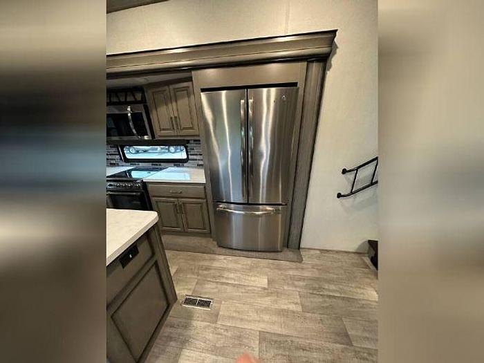 Used 2021 Keystone Montana 3781RL