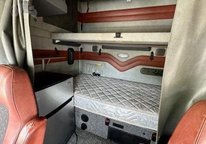 Used 2016 Mack Pinnacle CXU613