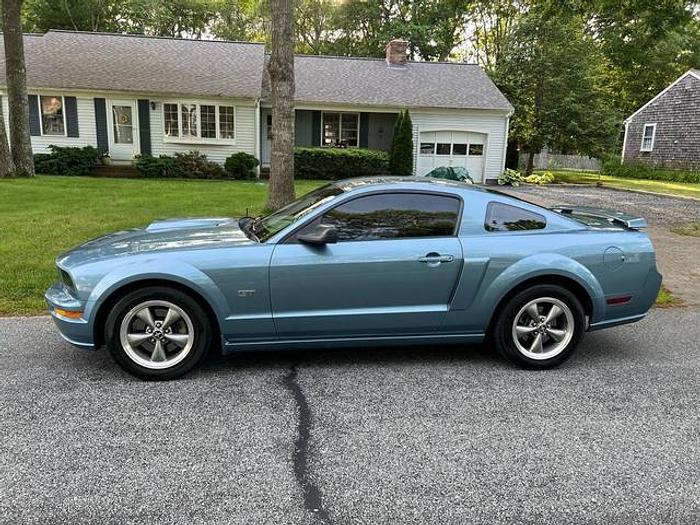 Used 2006 Ford Mustang GT Deluxe