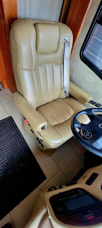 Used 2009 Country Coach Allure 470