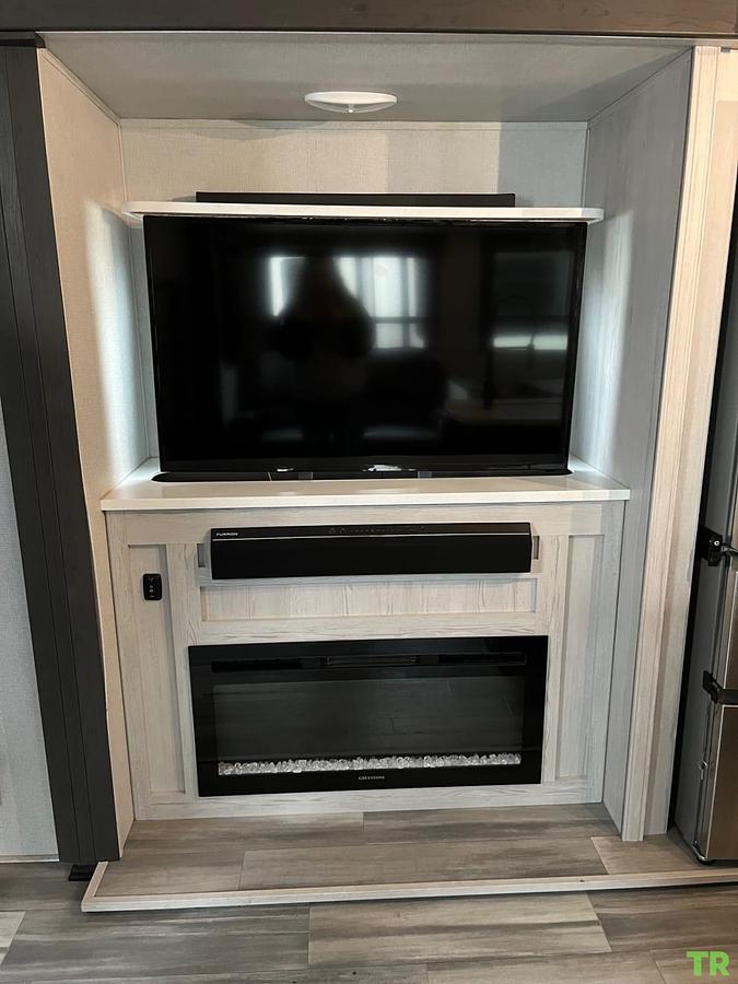 Used 2021 Keystone Sprinter Limited 3620FWLBH Fifth Wheel – Bunkhouse – Washer & Dryer – Custom Skirting – Full-Time Ready