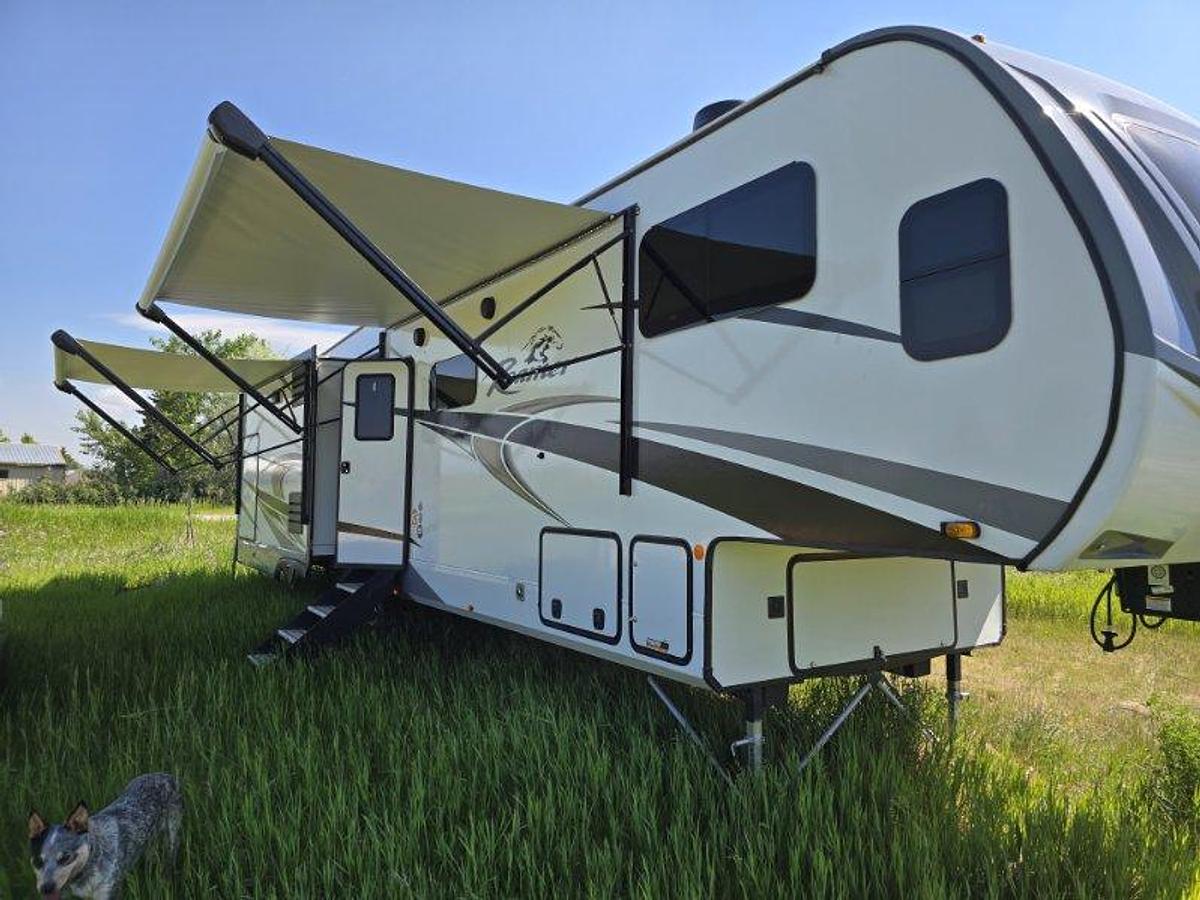 Used 2022 Highland Ridge Roamer 354MBH Fifth Wheel