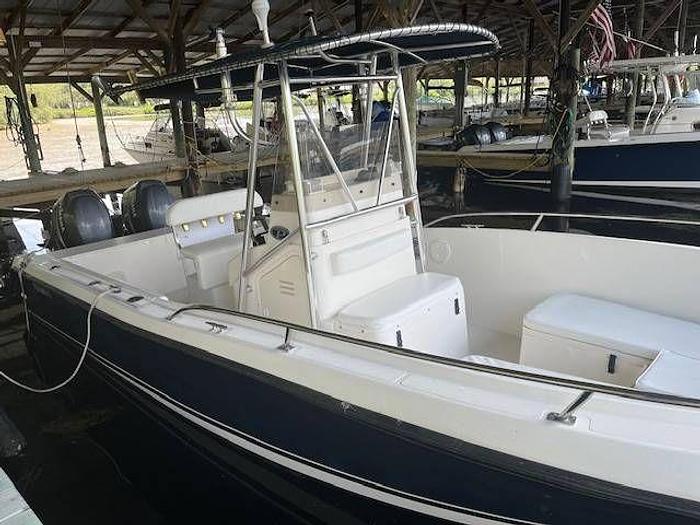 Used 2004 Pursuit 2470 C/C