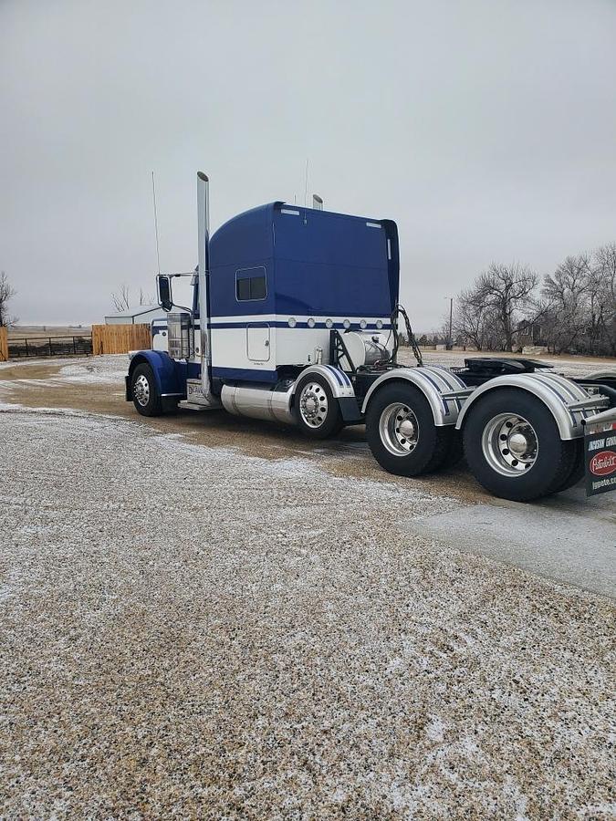 Used 2022 Peterbilt 389