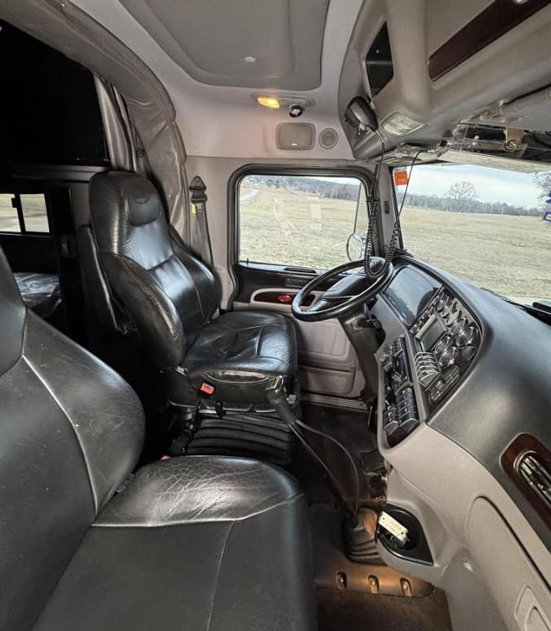 Used 2023 Peterbuilt 389 Sleeper Semi Truck