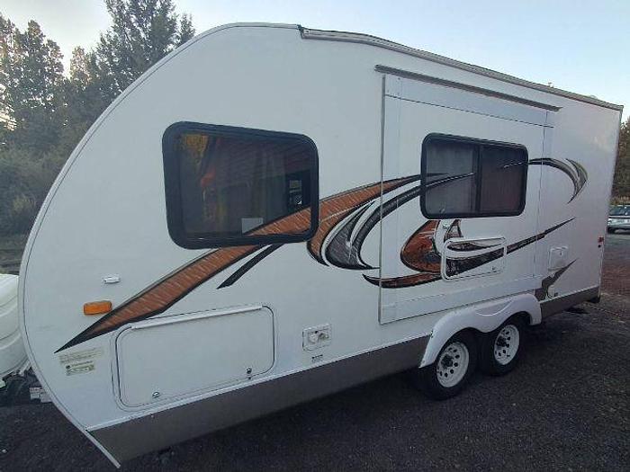 Used 2009 Skyline Layton 1811