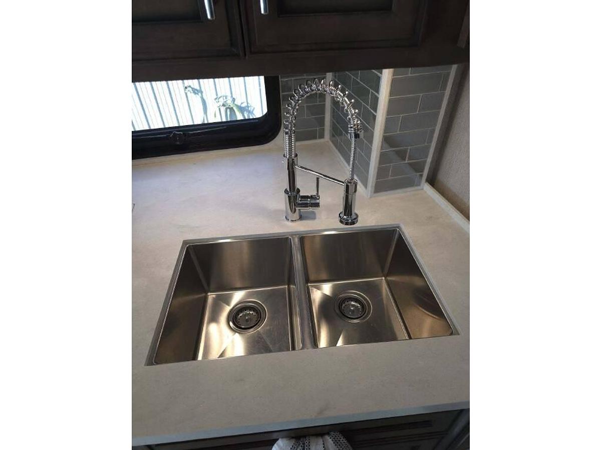 Used 2022 Newmar Ventana 4369