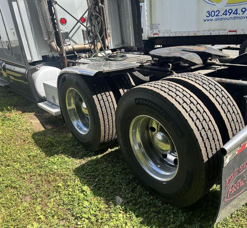 Used 2015 Peterbilt 579 Sleeper Semi Truck